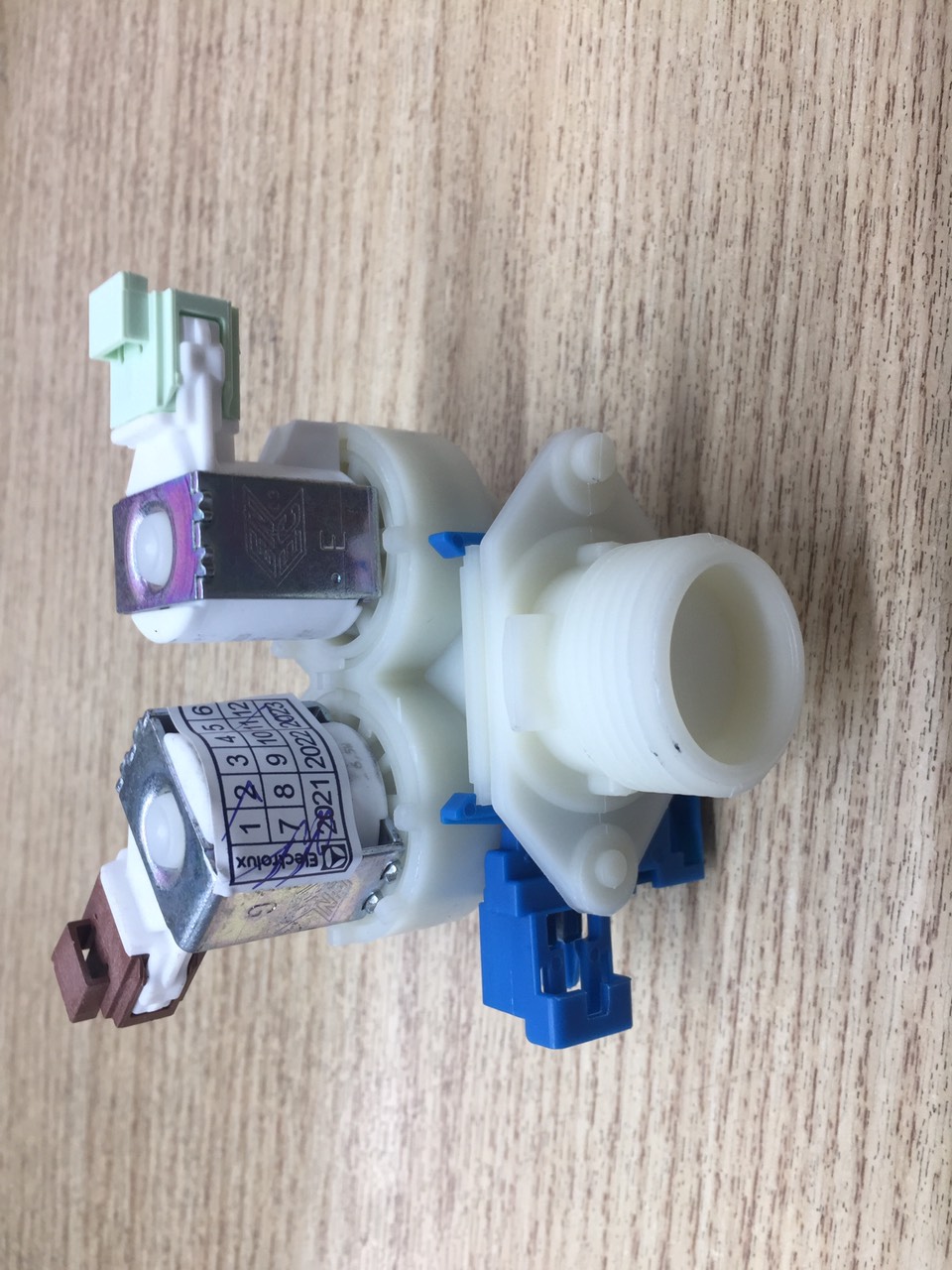 Van cấp Electrolux EWF85752/10742/857- Hàng chính hãng  BẢO HÀNH 1 NĂM