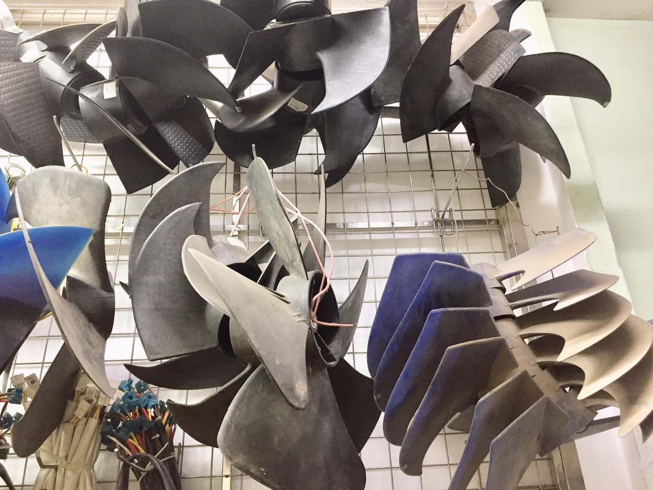 Cánh quạt cục nóng điều hoà 3 cánh thuận chiều 9-12-18-24-36-48000BTU