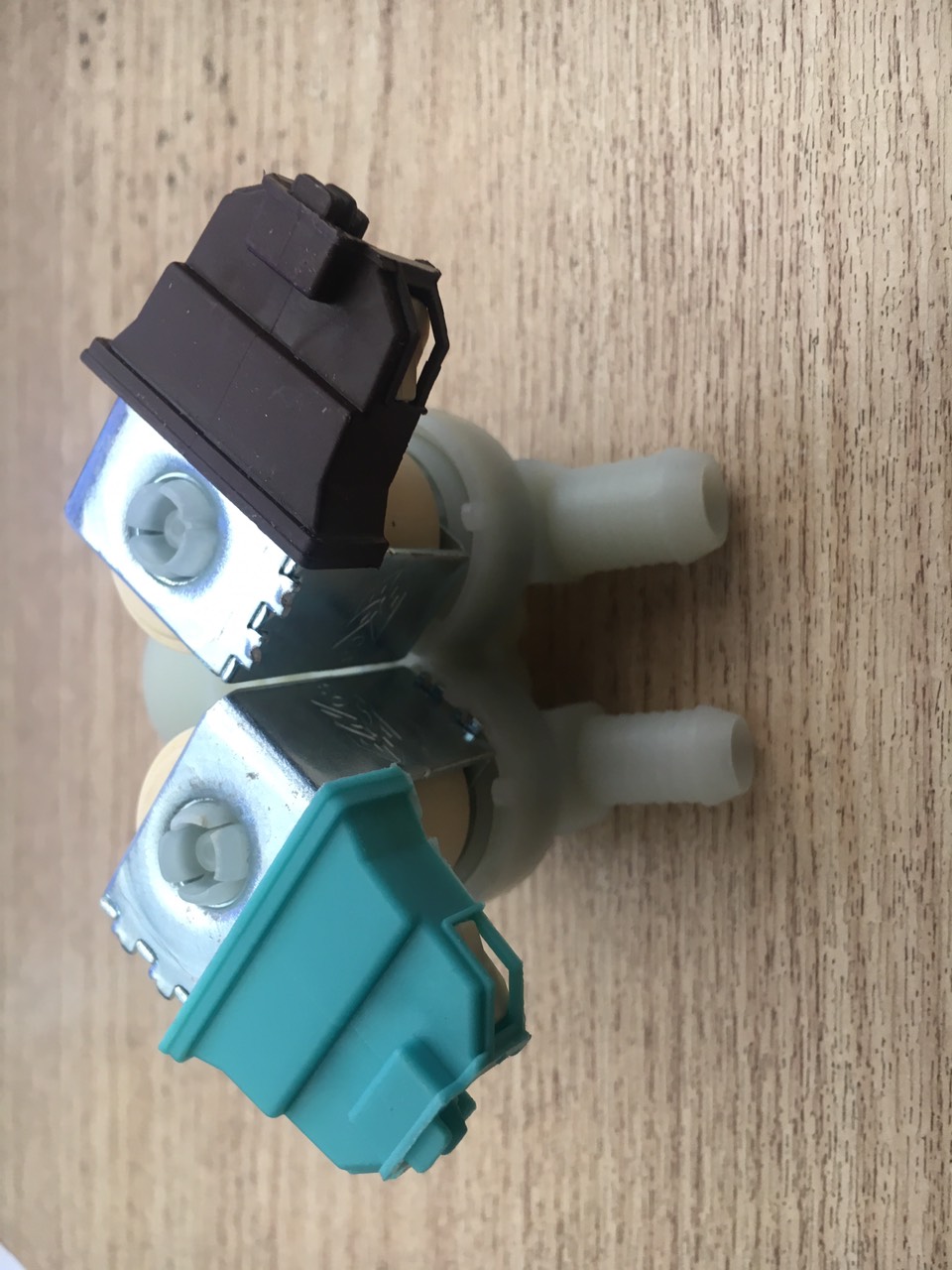 Van cấp nước đôi máy giặt Electrolux