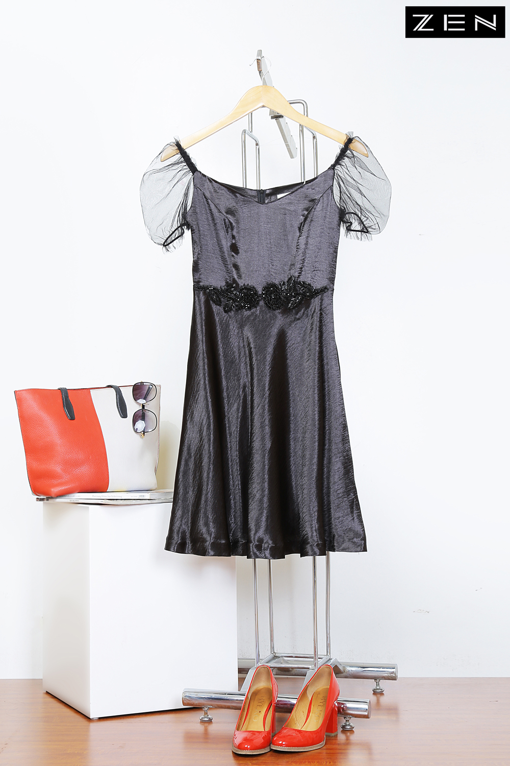 Đầm xòe trắng cổ vuông tay phồng Giá bán: 420k Đủ size Zalo... - Váy Đầm Cúp  Ngực - Đầm Cúp Ngực Xoè - Đầm Cúp Ngực Ôm Body | Facebook