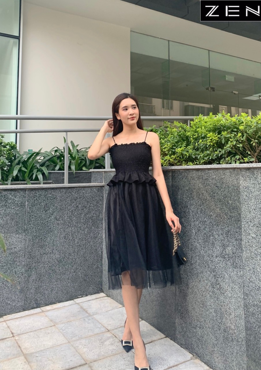 Cho thuê váy đen 2 dây xẻ đùi GLAMDOLL – Hizu Dress Up