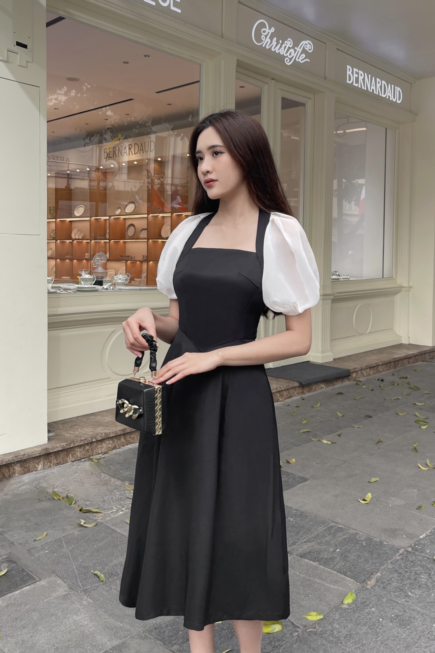 23/V016/XL/01/VÁY XÒE A, CỔ YẾM VUÔNG, ĐEN Zen Fashion