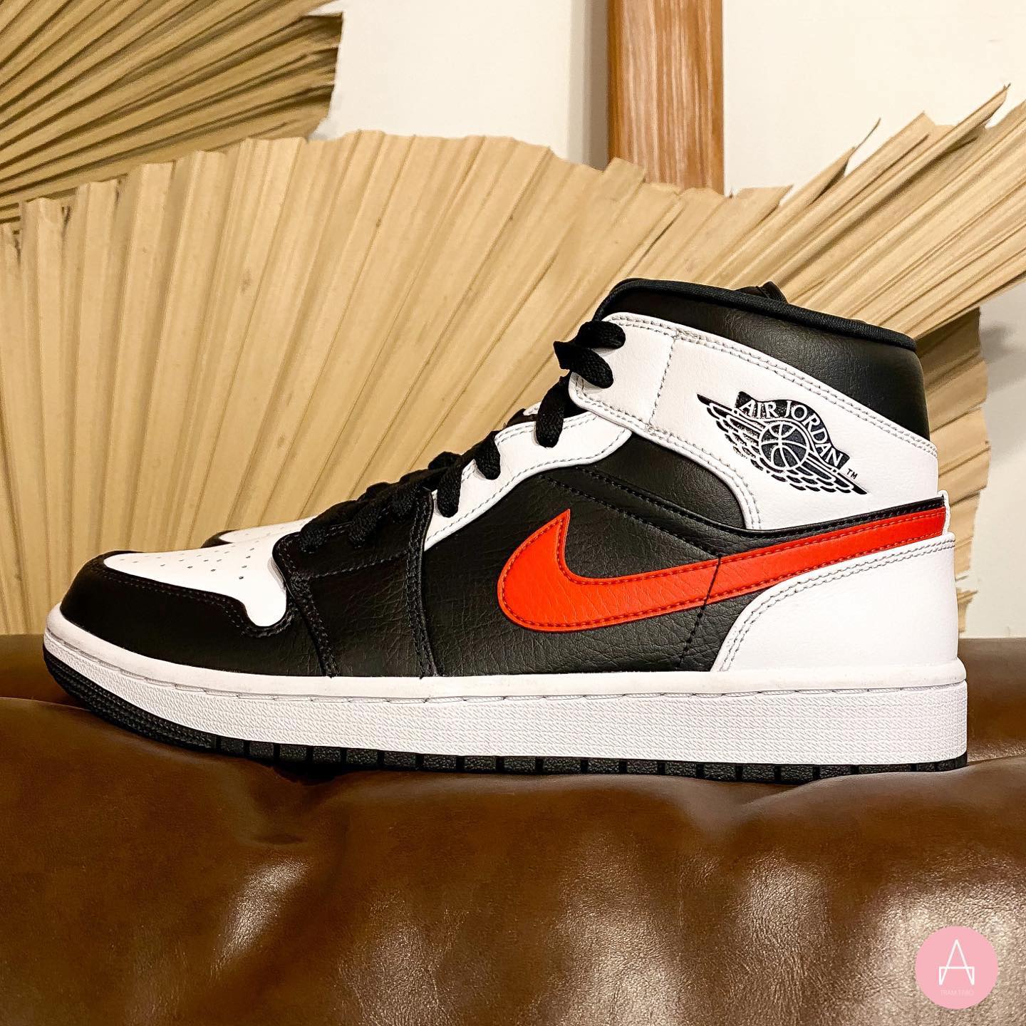 Jordan Mens Air 1 Mid 554724 075 Chile Red - Size 7(Giày Jordan Mens Air 1 Mid 554724 075 Chile Red - Size 7(Giày