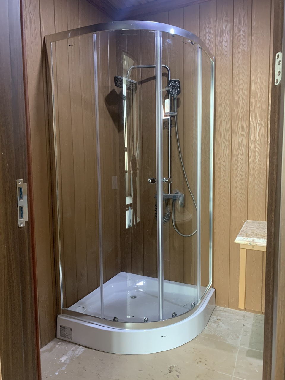 Thiết Kế Phòng Tắm Sang Trọng Với Cabin Tắm Đứng Govern JS-8120
