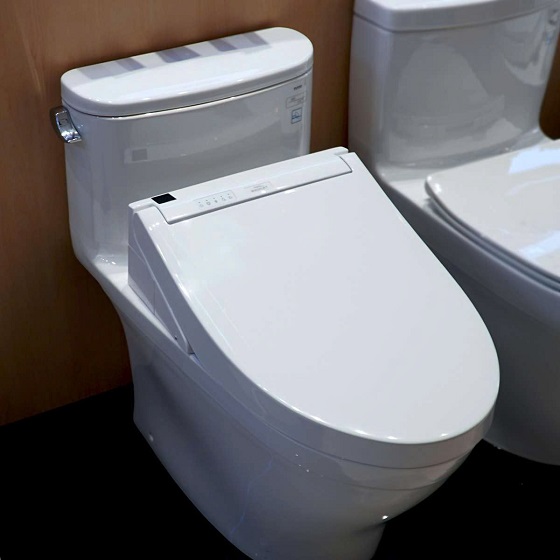 Lắp nắp rửa TOTO WASHLET hay thay cả bồn cầu thông minh?