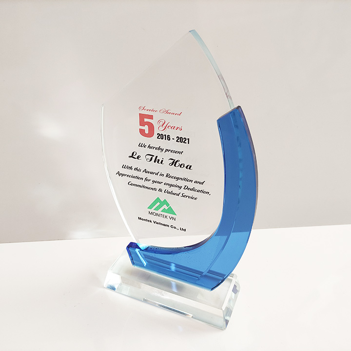 Kỷ niệm chương pha lê cánh sen