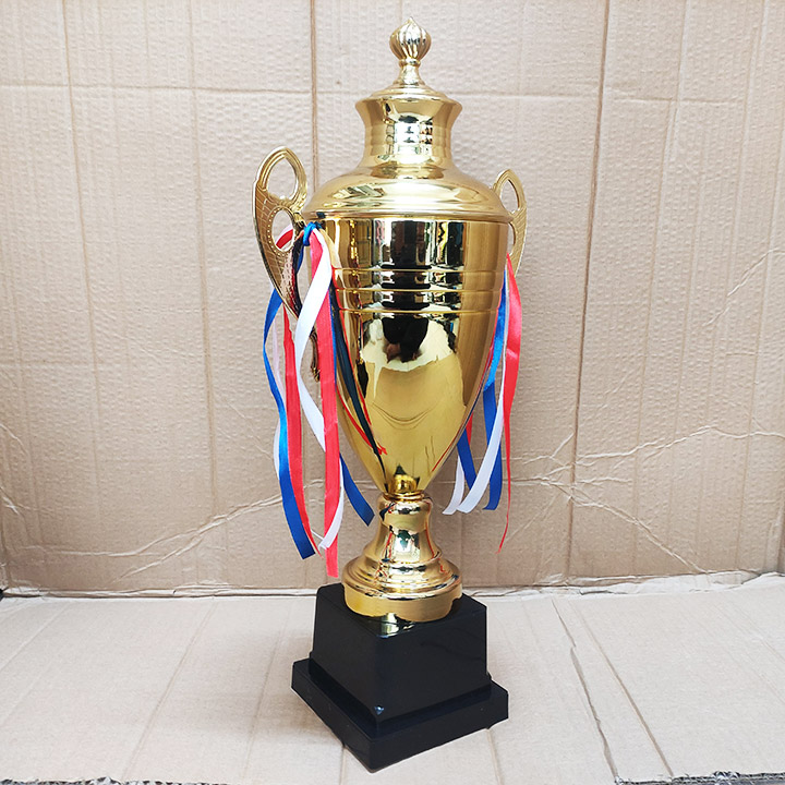 Cúp kim loại 136