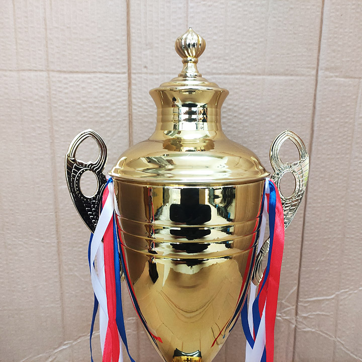 Cúp kim loại 136