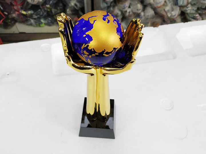 Cúp đôi tay Atlas