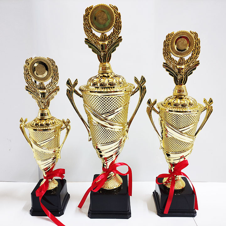 Cúp nhựa mạ vàng 1803