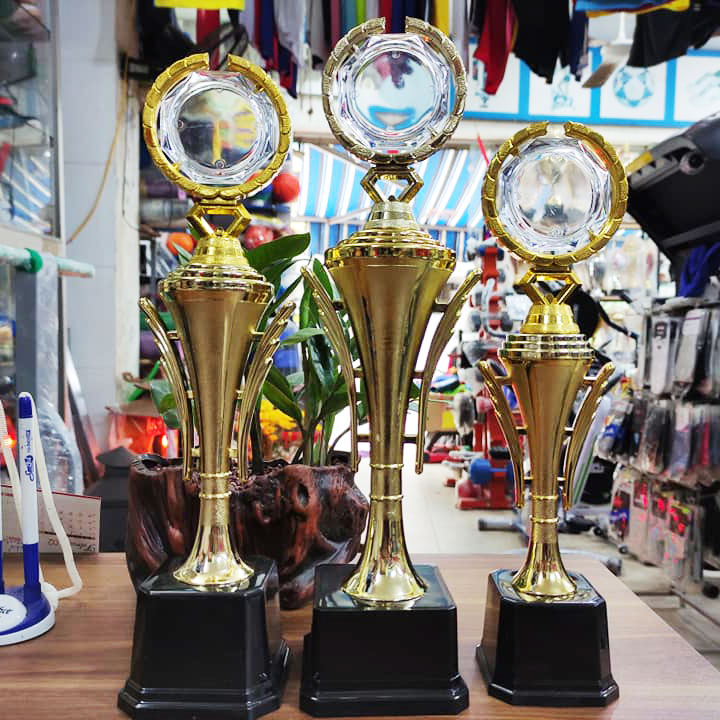 Cúp nhựa giá rẻ 8002