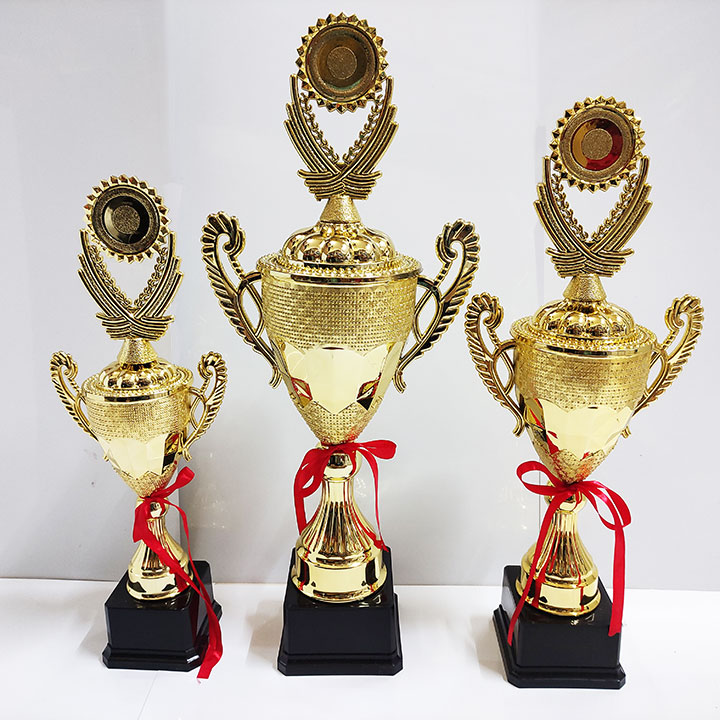 Cúp Nhựa Giá Rẻ 1865