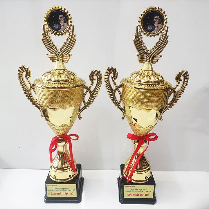 Cúp Nhựa Giá Rẻ 1865