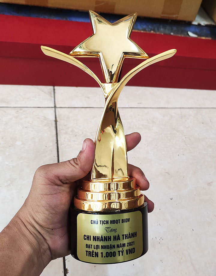 Cúp vinh danh cao cấp TC-CPS3