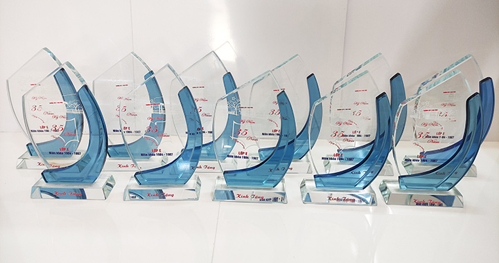 Kỷ niệm chương pha lê cánh sen