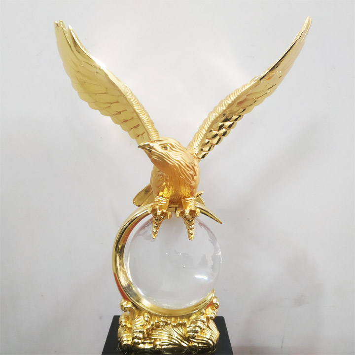 Cúp pha lê chim đại bàng