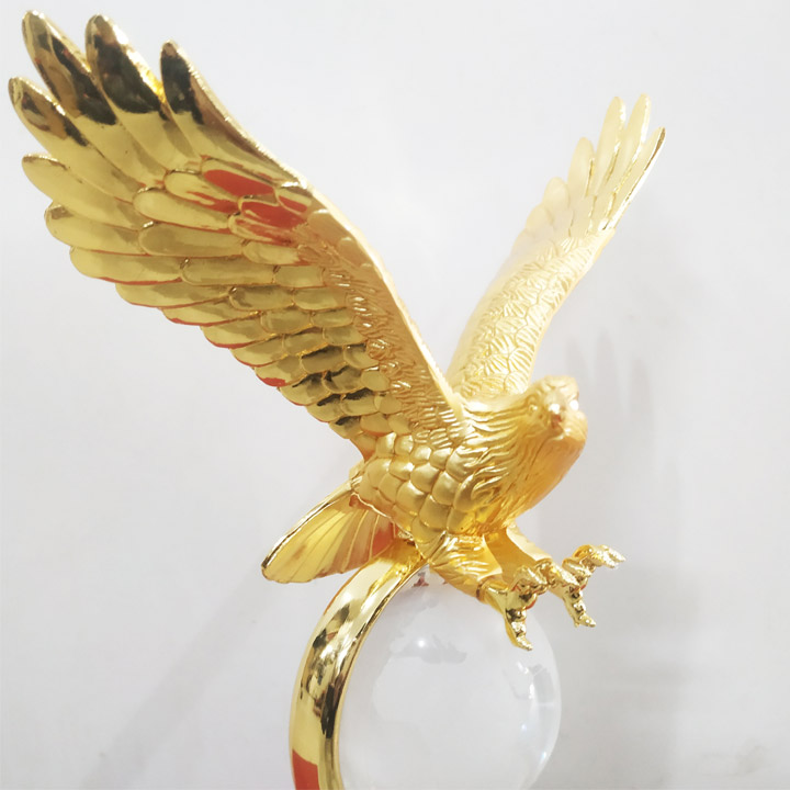 Cúp pha lê chim đại bàng
