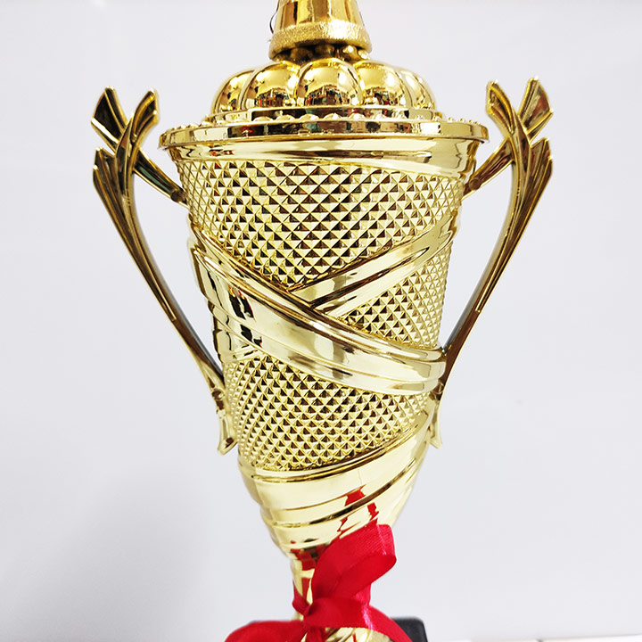 Cúp nhựa mạ vàng 1803