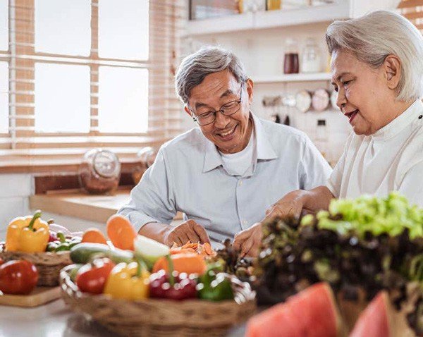 Người lớn tuổi và 4 thói quen ăn uống nên có để sống khỏe mỗi ngày