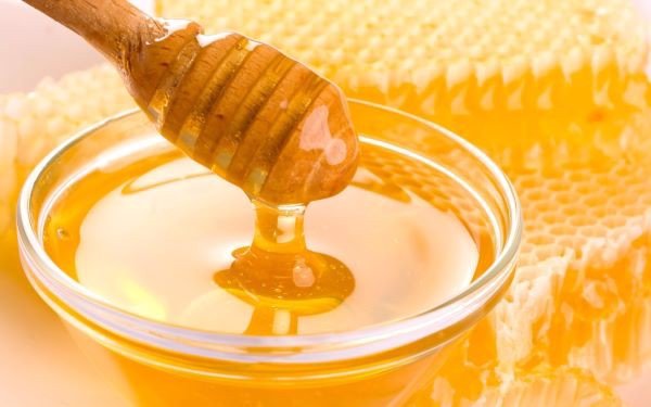 Mật nguyên chất sẽ đậm đặc và màu sắc đều nhau