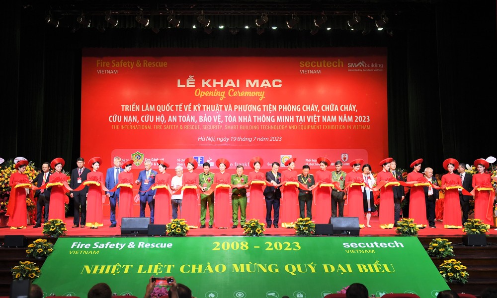 khai-mac-trien-lam-quoc-te-ve-pccc-tai-viet-nam-vnews