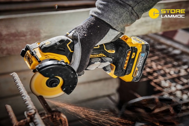 10 Lý do tại sao bạn sẽ muốn sở hữu cưa đĩa pin DEWALT DCS438B