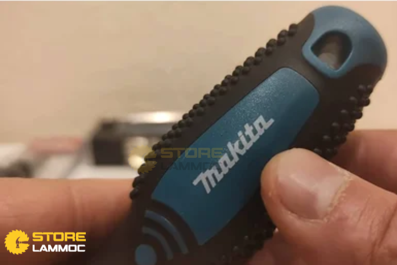 Đánh Giá Chi Tiết tua vít Đa Năng Makita D-58833