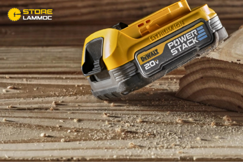 Đánh giá pin Dewalt DCBP034-KR PowerStack: Mạnh mẽ và Bền bỉ