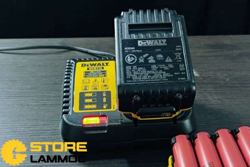 Hiểu Ý Nghĩa Của Các Đèn Báo Trên Sạc Pin DeWALT Của Bạn