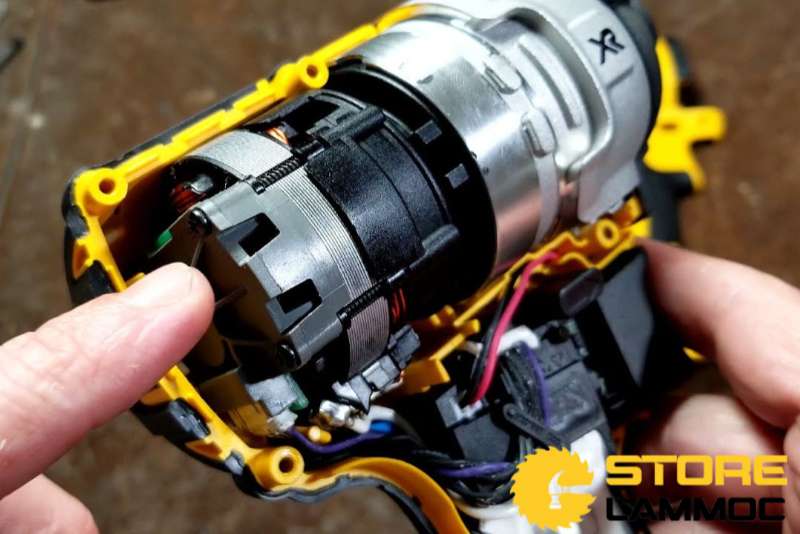 Hướng dẫn bảo dưỡng và bôi trơn máy bắn vít pin Dewalt