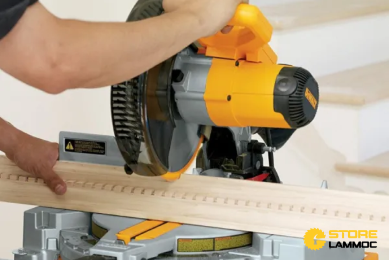 Khám Phá Cưa Trục Trượt Dewalt DWS780: Đánh Giá Chi Tiết
