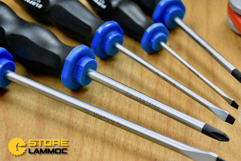 Lịch Sử Hình Thành và Phát Triển của Tua Vít Cầm Tay