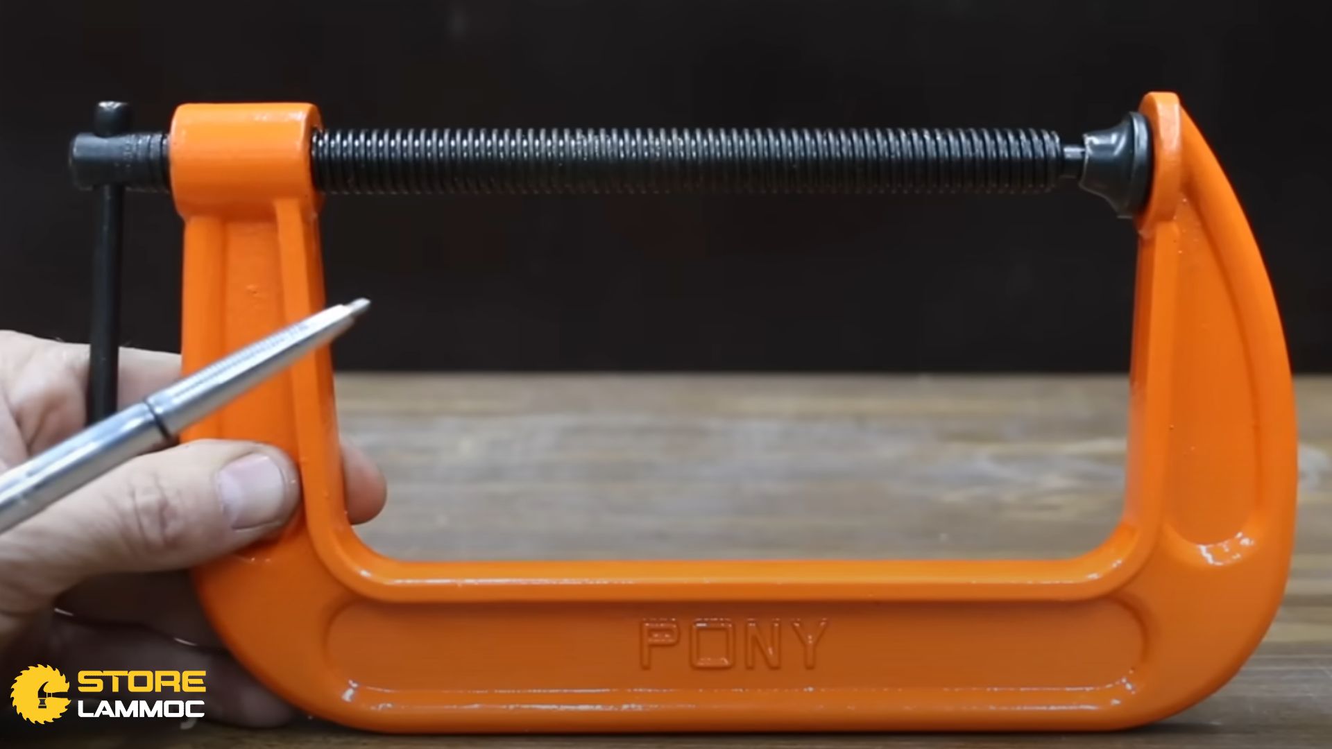 Cảo chữ C Pony