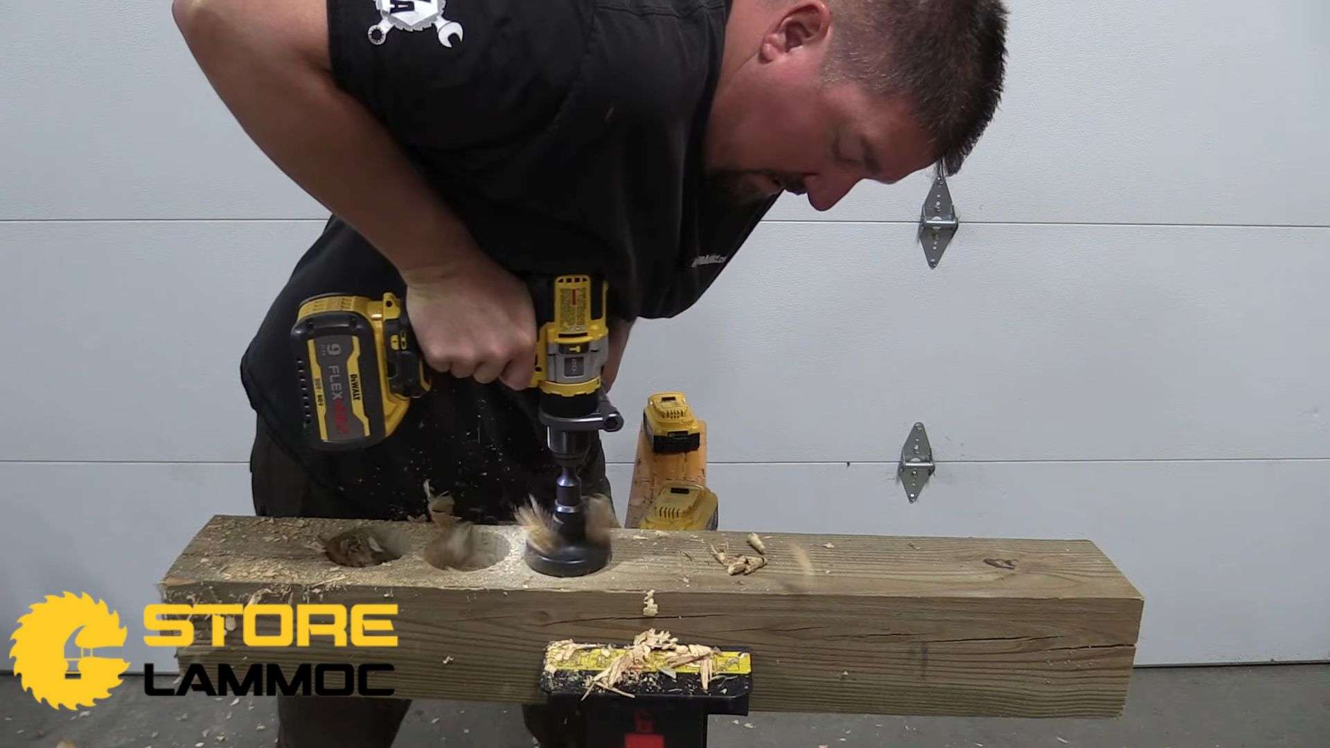 Đánh giá máy khoan pin Dewalt