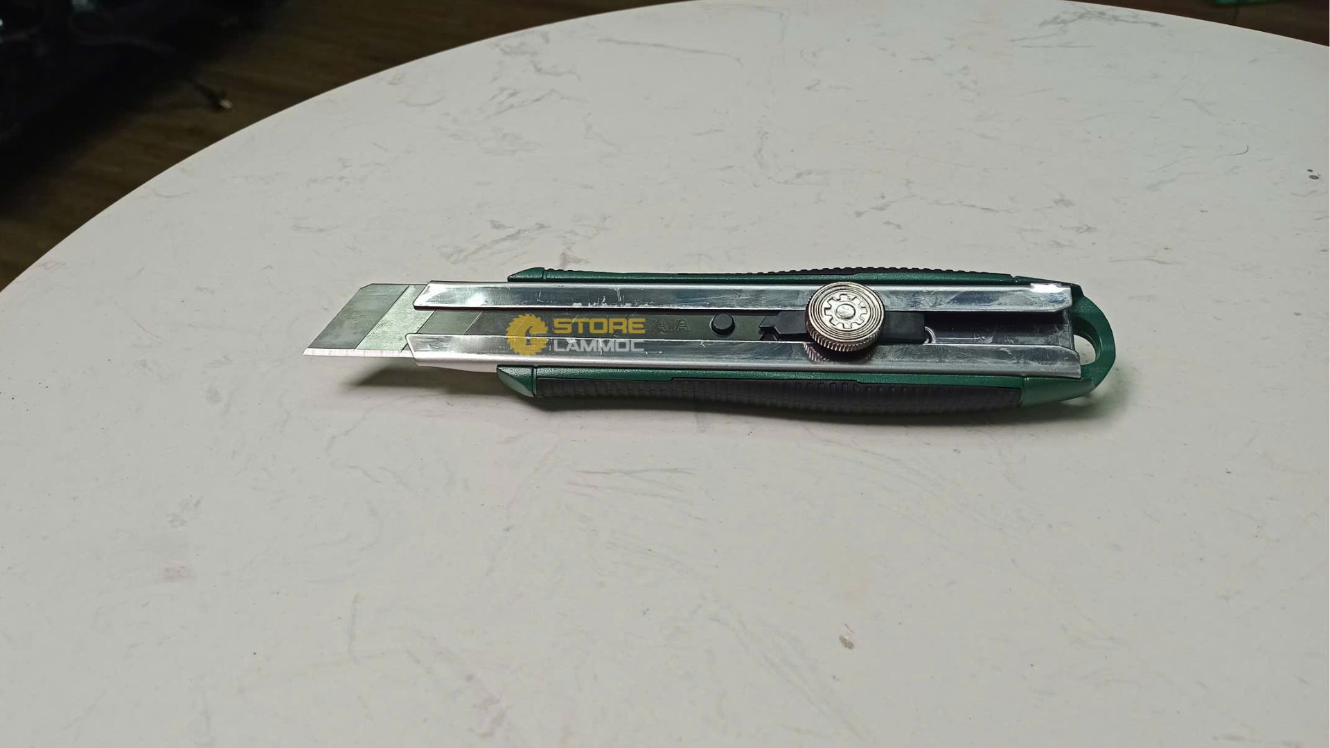 Dao rọc giấy có nút khóa lưỡi dao 25x125mm Sata 93613 - 2