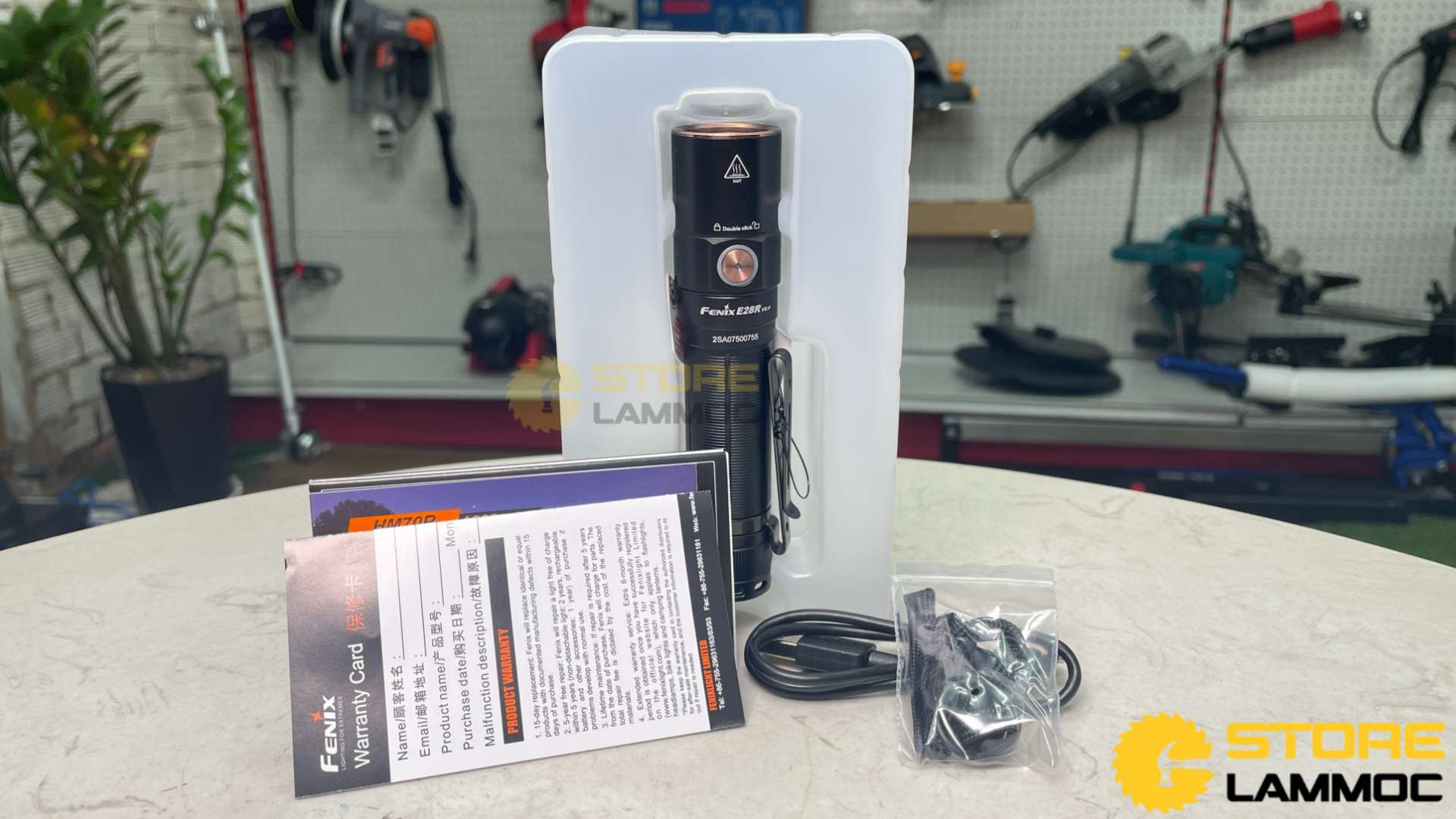 Đèn pin V2.0 nhỏ gọn 1700Lm USB-C Fenix FN-E28RV2