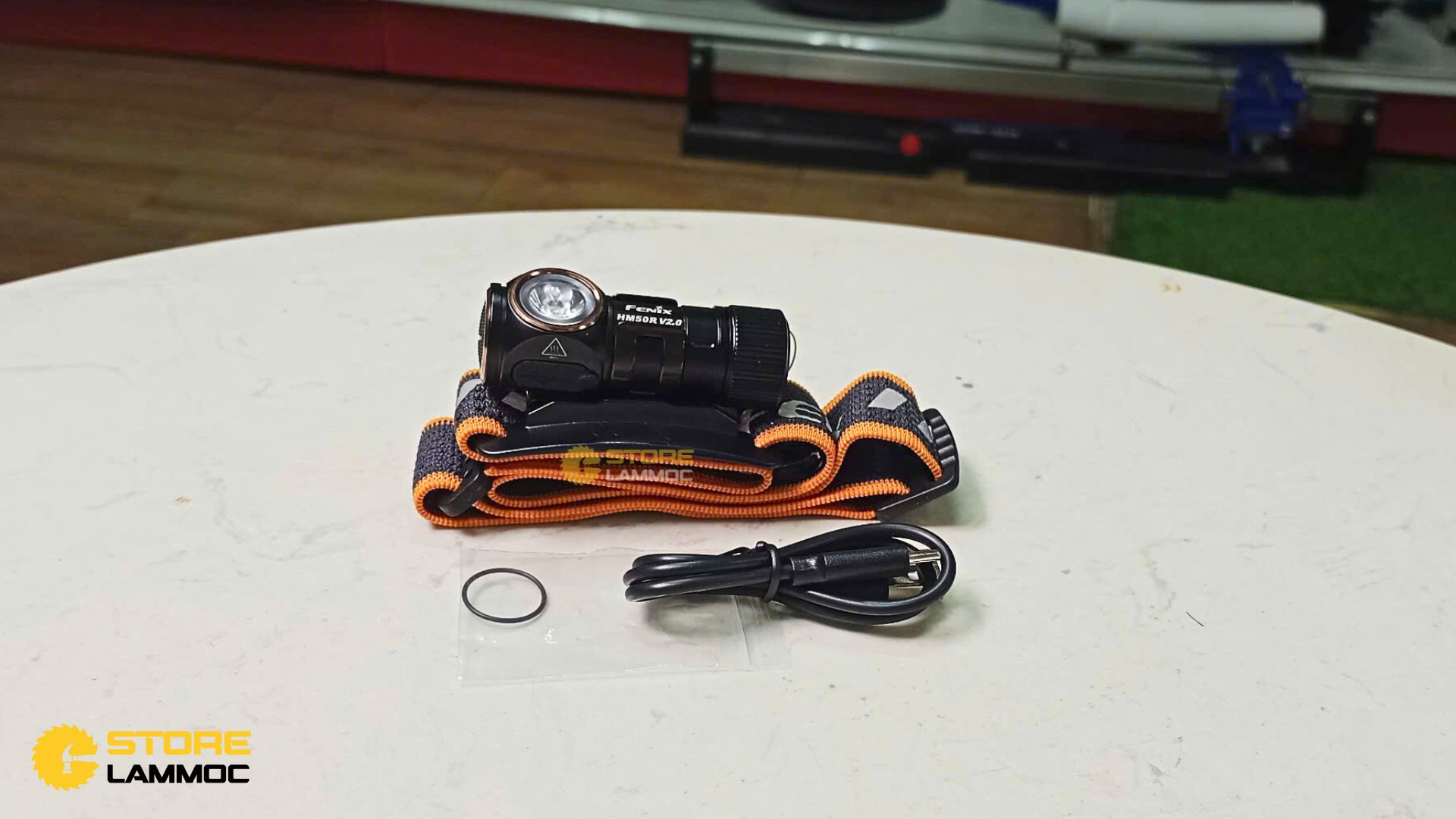 Đèn pin đội đầu V2.0 độ sáng 700Lm chiếu xa 115m Fenix HM50RV2
