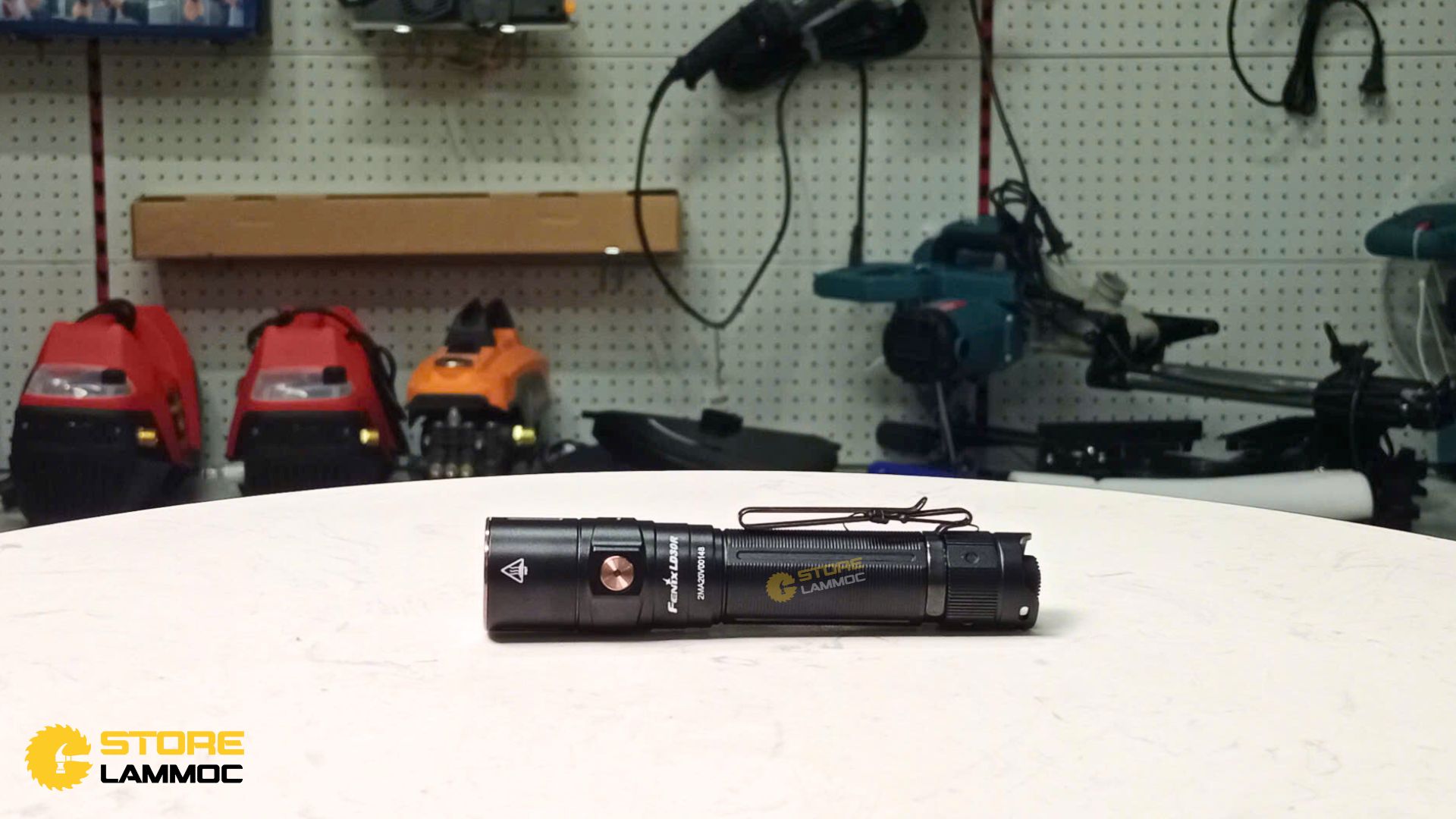 Đèn pin EDC 1700Lm chiếu xa 267m pin 3400mAh Fenix LD30R