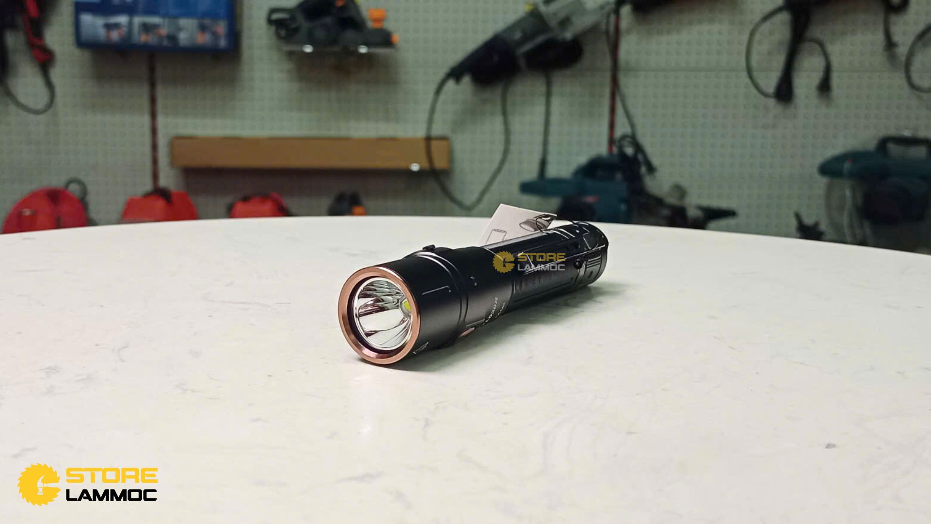 Đèn pin EDC 1700Lm chiếu xa 267m pin 3400mAh Fenix LD30R