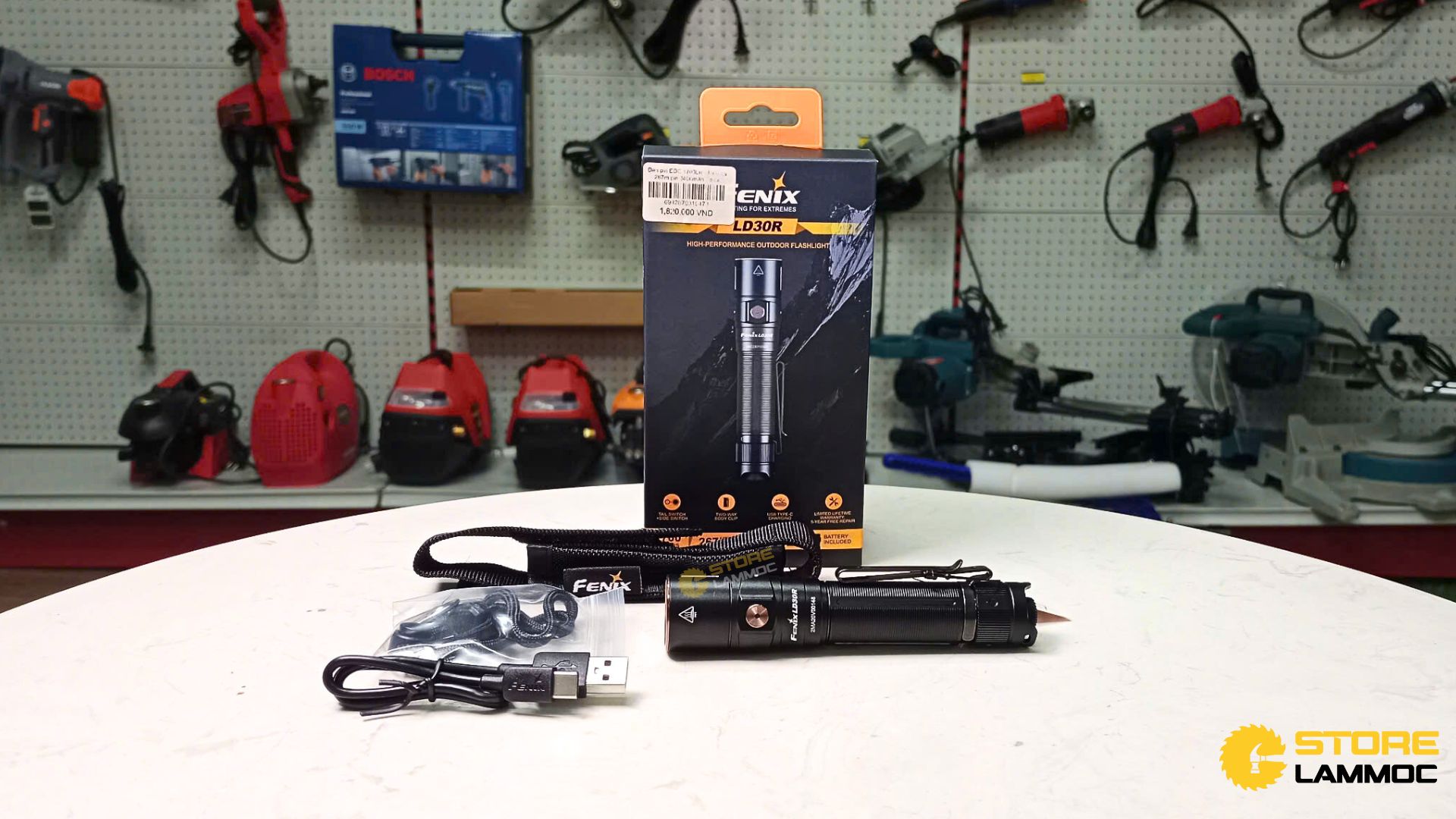 Đèn pin EDC 1700Lm chiếu xa 267m pin 3400mAh Fenix LD30R