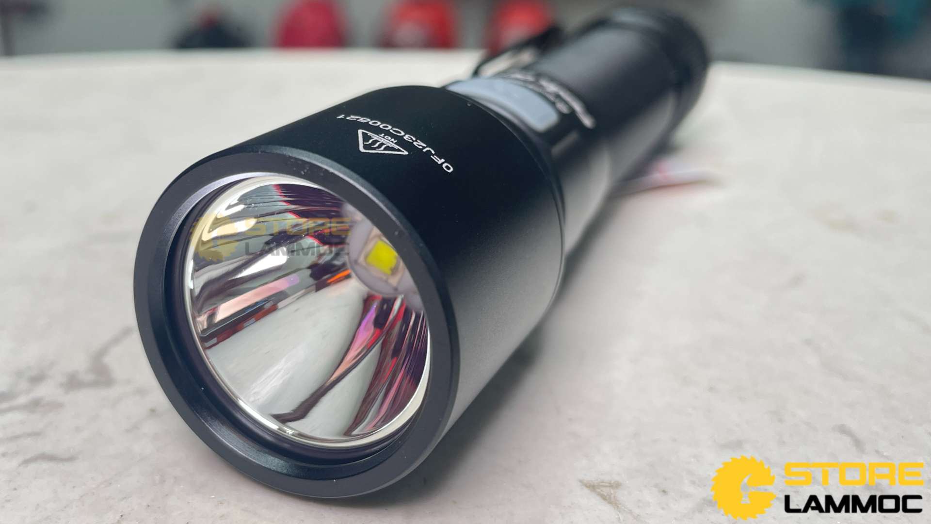 Đèn pin V3.0 1500Lm chiếu xa 300m Fenix FN-C6V3