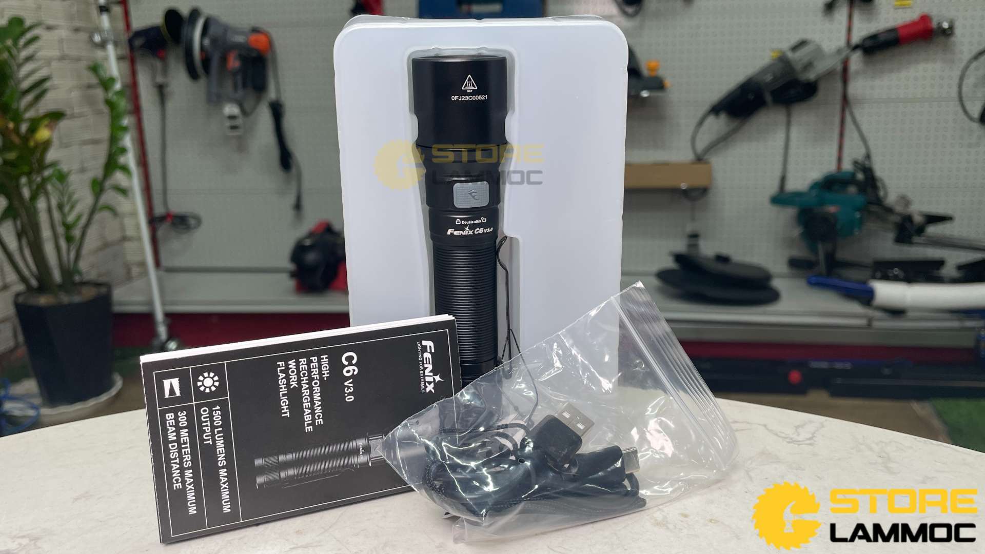 Đèn pin V3.0 1500Lm chiếu xa 300m sạc USB-C pin 2600mAh Fenix FN-C6V3