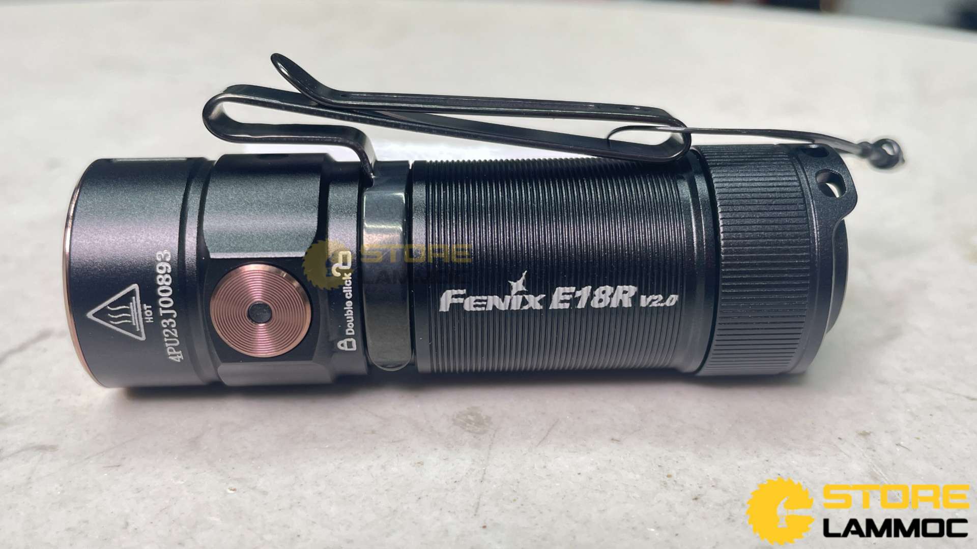 Đèn pin V2.0 độ sáng 1200Lm chiếu xa 146m Fenix FN-E18RV2-BK
