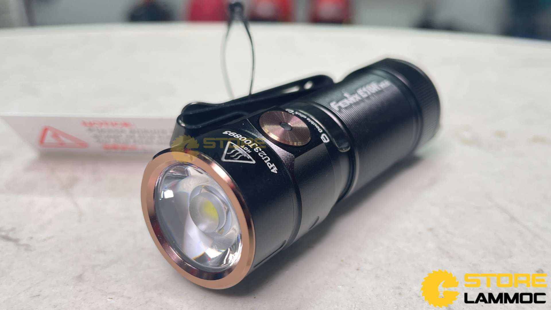Đèn pin V2.0 độ sáng 1200Lm chiếu xa 146m Fenix FN-E18RV2-BK
