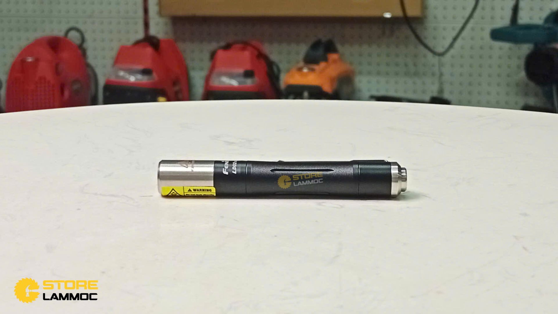 Đèn pin V2.0 g 70Lm chiếu xa 48m tia UV 365nm Fenix LD02V2