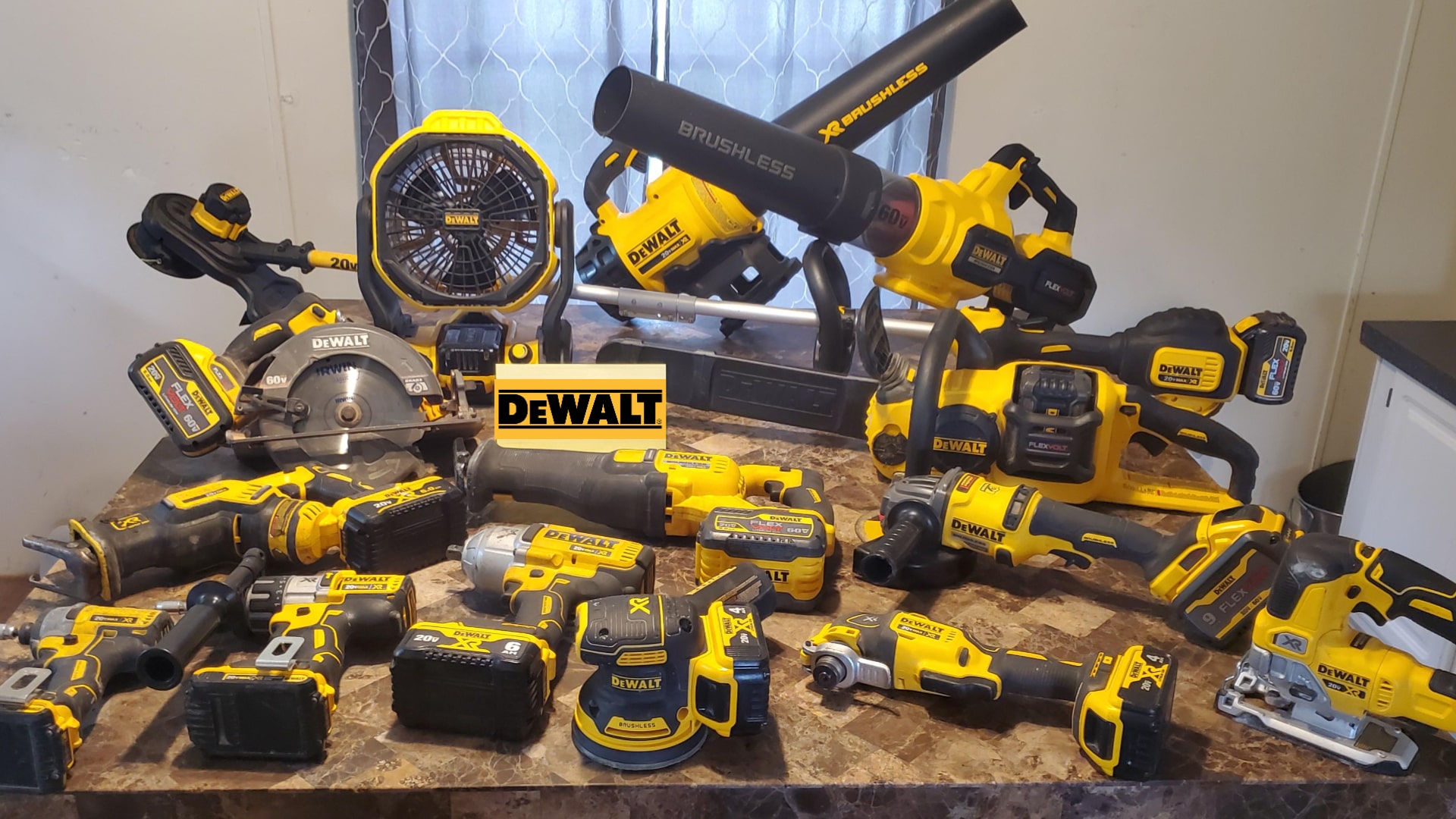 Dewalt vs. Stanley Cuộc đọ sức cuối cùng của các dụng cụ cầm tay!