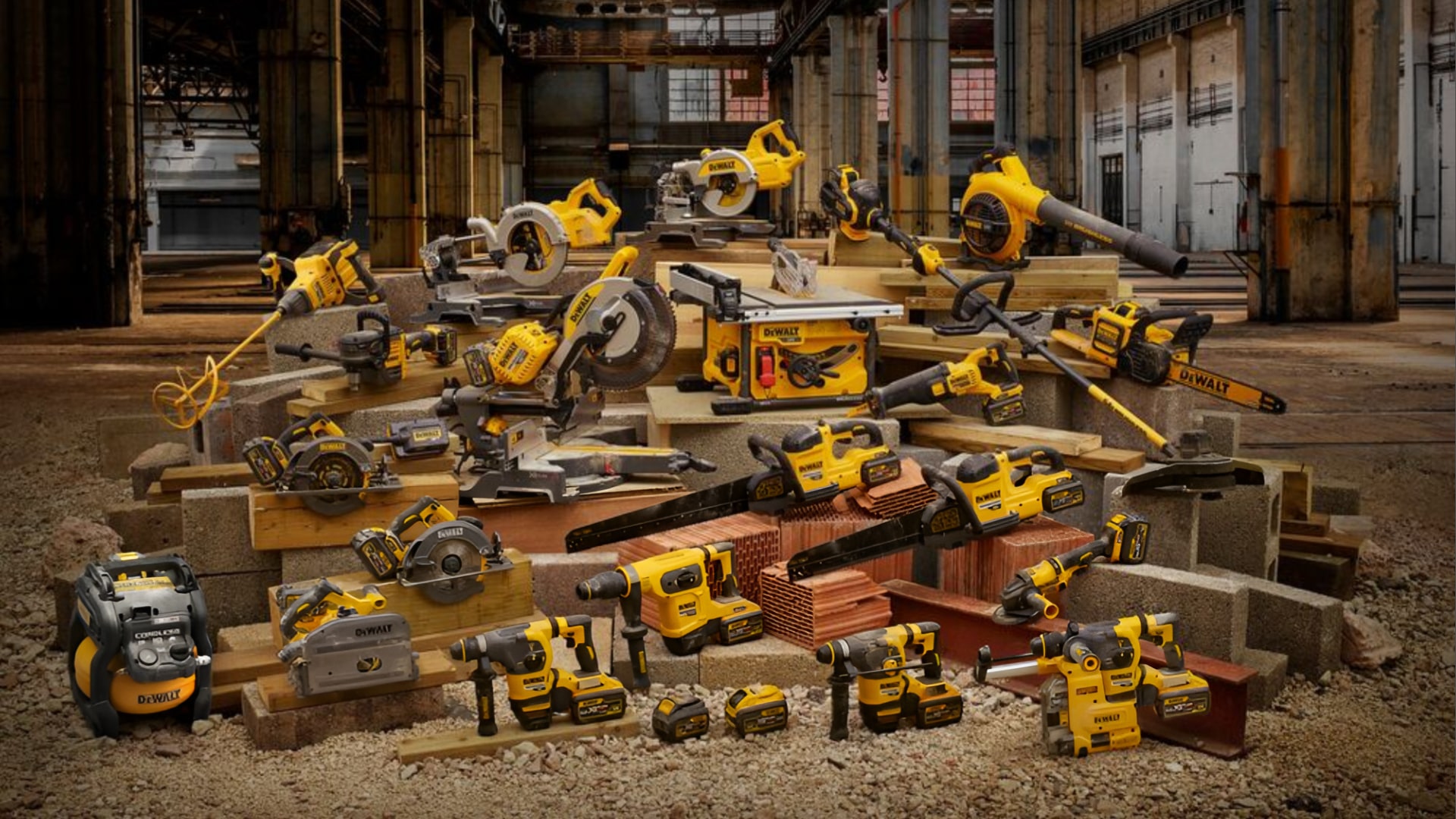 Dewalt vs. Stanley Cuộc đọ sức cuối cùng của các dụng cụ cầm tay!