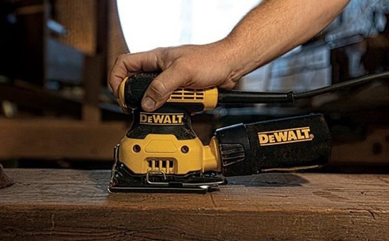 Máy chà nhám DEWALT DWE6411