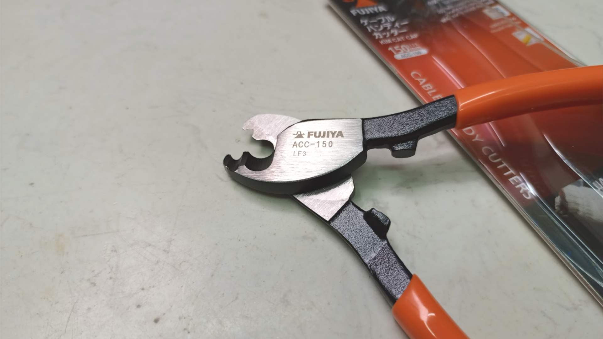Kìm cắt dây cáp điện 2 lỗ dài 150mm Nhật Bản Fujiya ACC-150