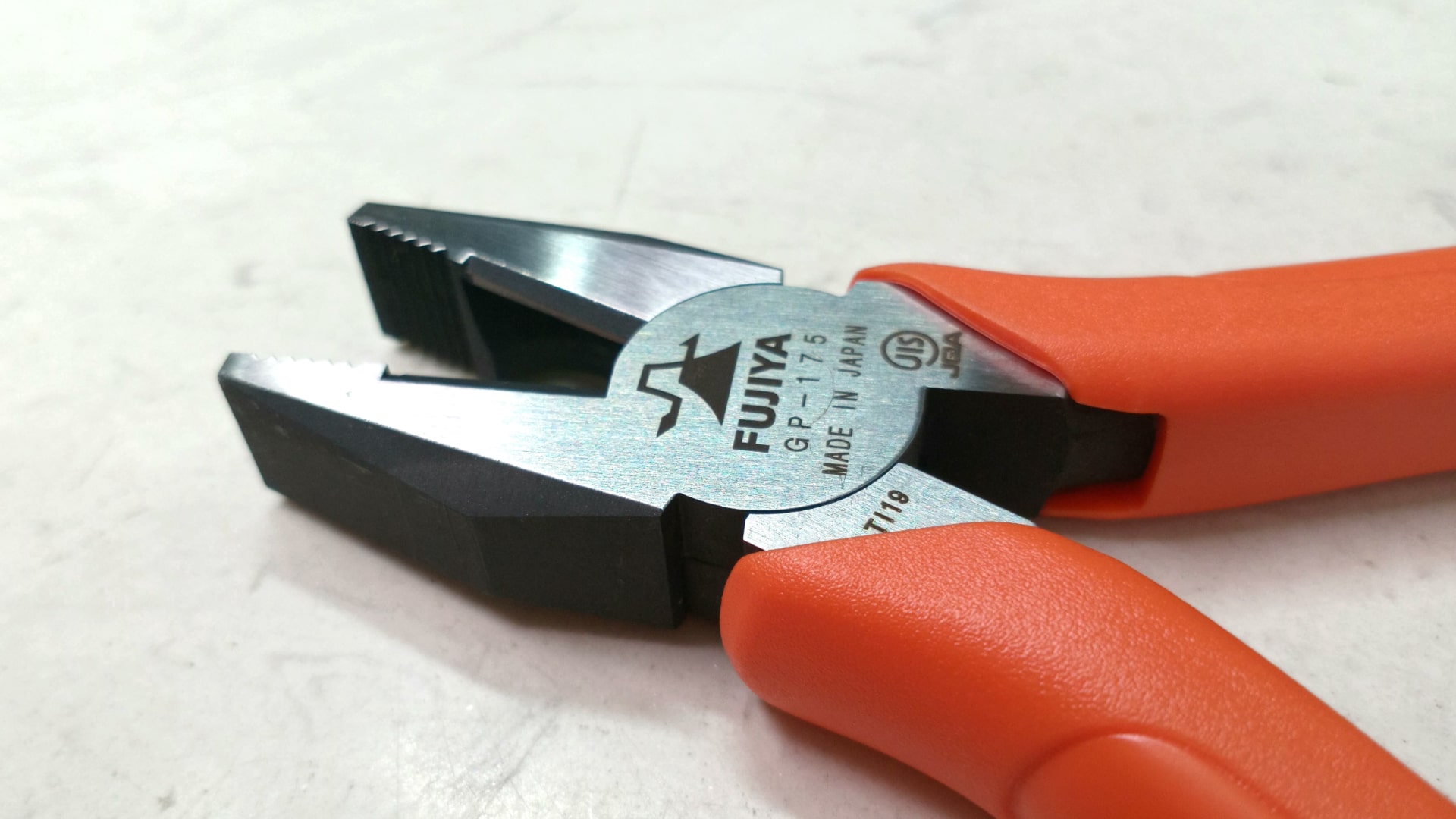Kìm điện mỏ bằng 175mm Nhật Bản Fujiya GP-175